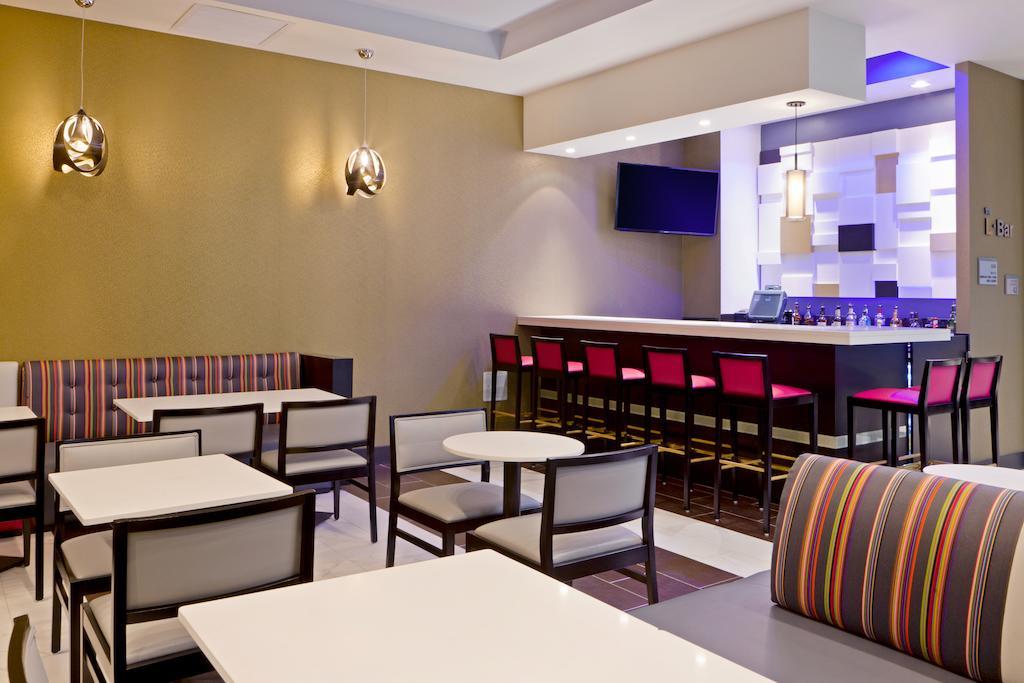Fairfield Inn & Suites By Marriott New York Queens/Queensboro Bridge Restaurant billede