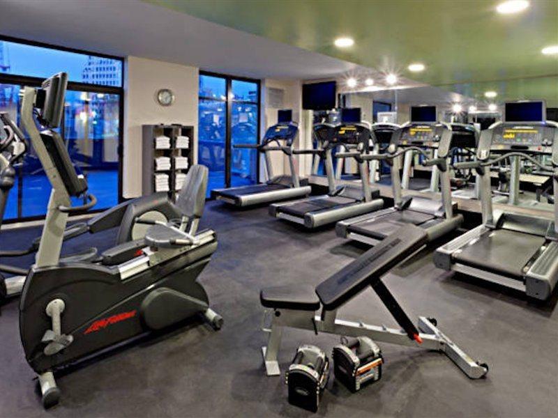 Fairfield Inn & Suites By Marriott New York Queens/Queensboro Bridge Eksteriør billede